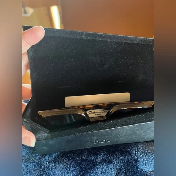 Dior Tortoiseshell Sunglasses with gold detail - Picture 8 of 8